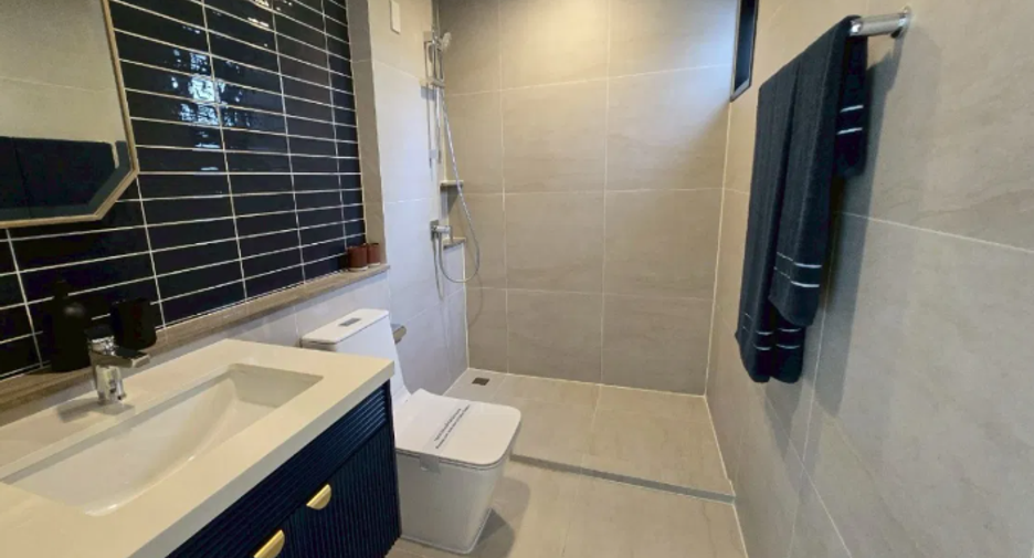 For sale 4 bedrooms house in Sai Mai, Bangkok