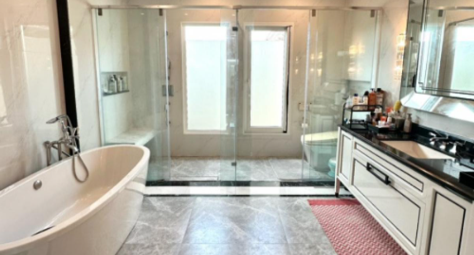 À vendre 4 chambres maison à Bang Khun Thian, Bangkok