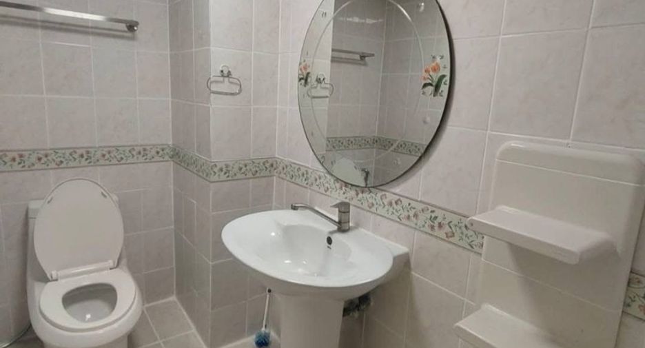 For rent 3 bedrooms condo in Watthana, Bangkok
