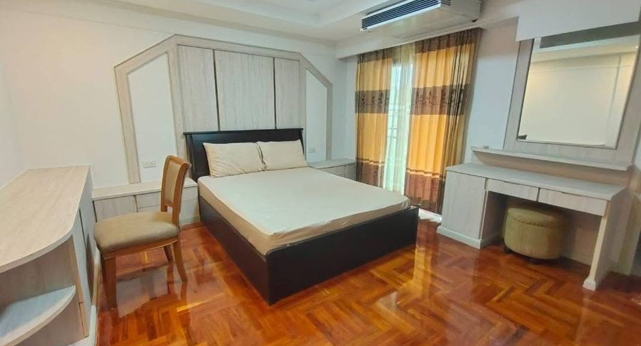 For rent 3 bedrooms condo in Watthana, Bangkok