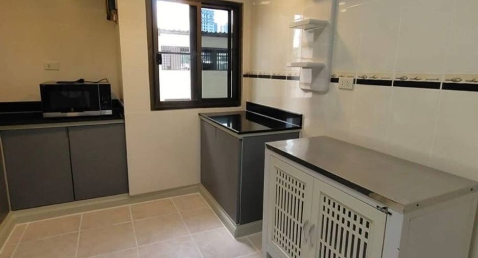 For rent 3 bedrooms condo in Watthana, Bangkok