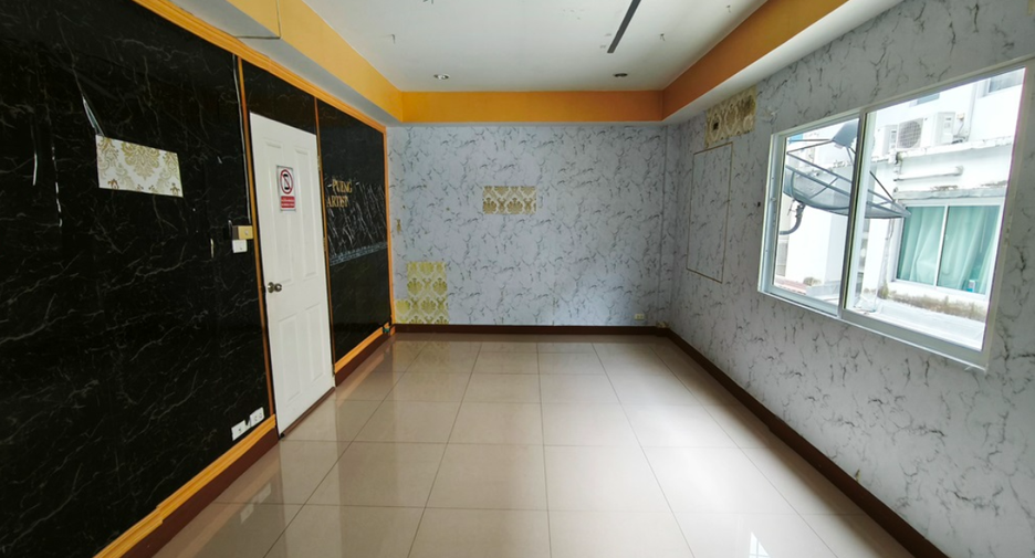 Casa adosada en venta de 4 habitaciones en Bang Khun Thian, Bangkok