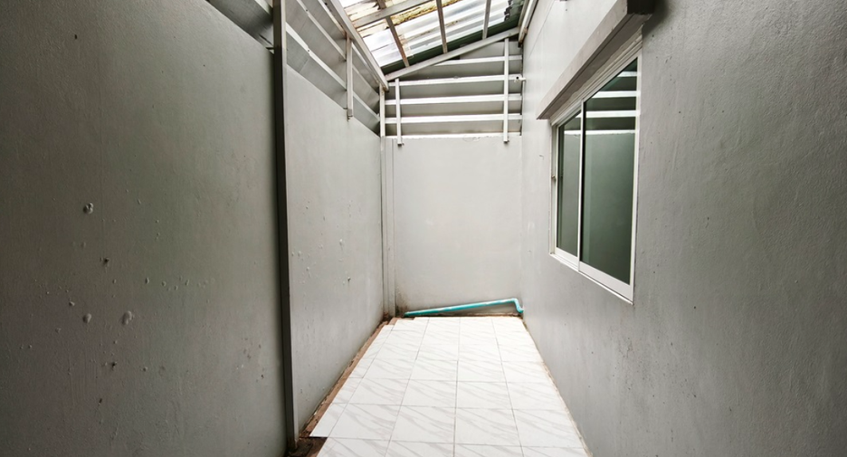 Casa adosada en venta de 4 habitaciones en Bang Khun Thian, Bangkok