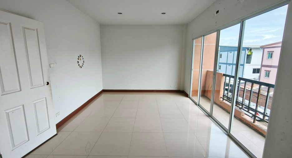 Casa adosada en venta de 4 habitaciones en Bang Khun Thian, Bangkok