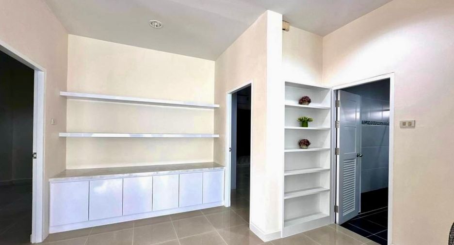 Haus zur Miete mit 3 Zimmer in Bang Lamung, Chonburi
