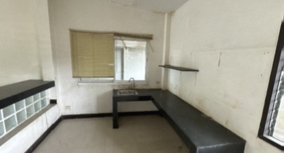 For sale 2 bedrooms townhouse in Si Racha, Chonburi
