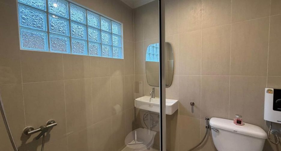 Haus zur Miete mit 3 Zimmer in Bang Lamung, Chonburi