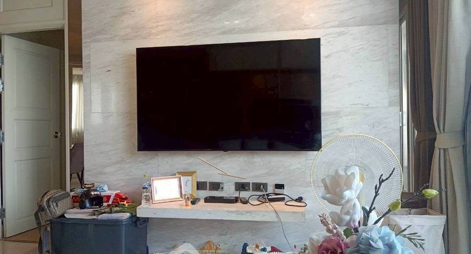 For sale 3 bedrooms condo in Huai Khwang, Bangkok