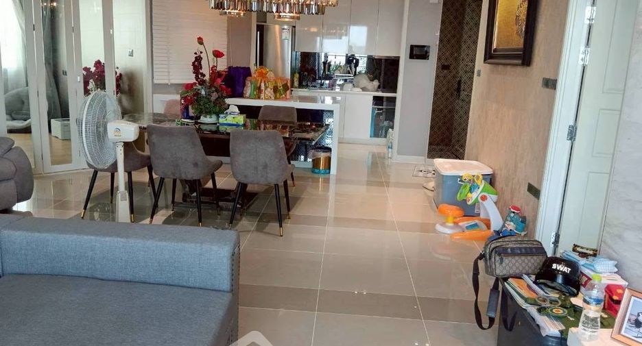 For sale 3 bedrooms condo in Huai Khwang, Bangkok