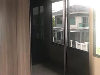 出租 4 卧室 独立屋 在 Lat Krabang, 曼谷