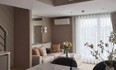 For rent 2 bedrooms condo in Bang Rak, Bangkok