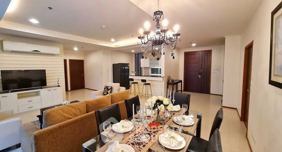 For rent 3 bedrooms apartment in Watthana, Bangkok