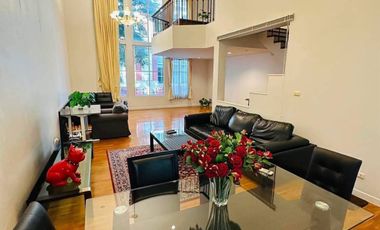 Casa adosada en alquiler de 4 habitaciones en Watthana, Bangkok