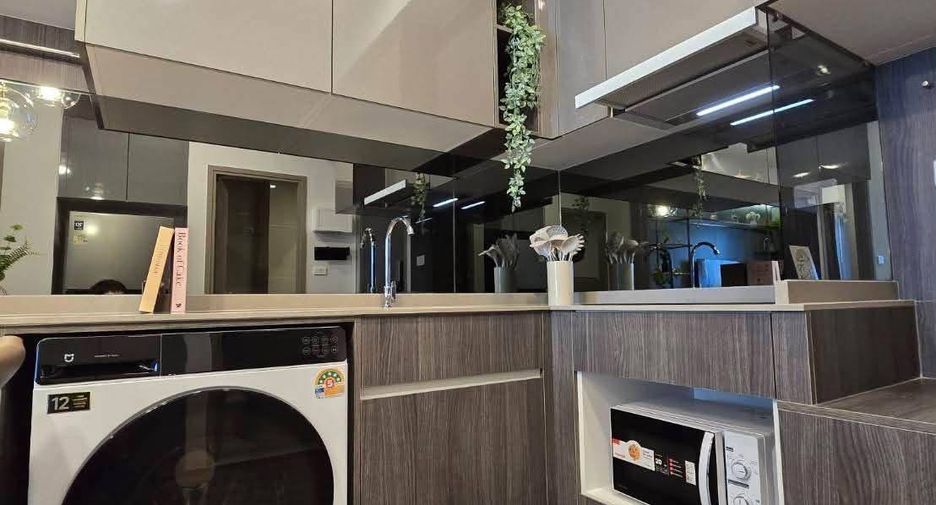 For rent 2 bedrooms condo in Huai Khwang, Bangkok
