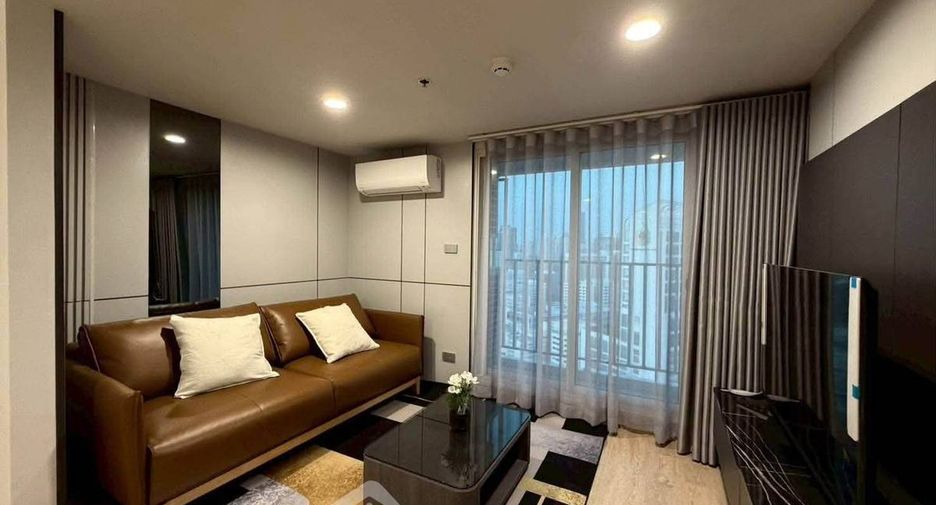 For rent 2 bedrooms condo in Bang Rak, Bangkok
