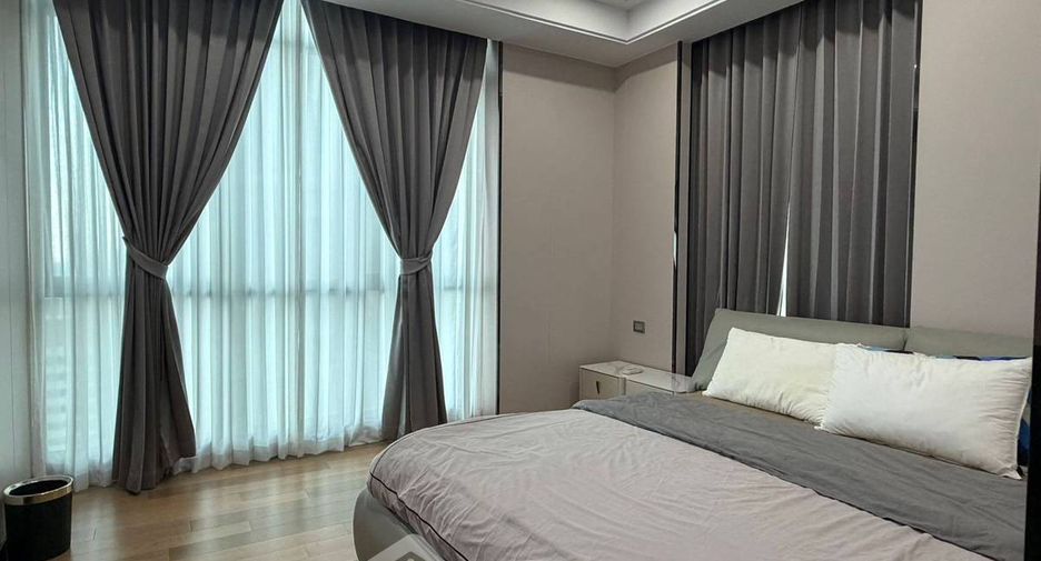 For rent 3 bedrooms condo in Watthana, Bangkok