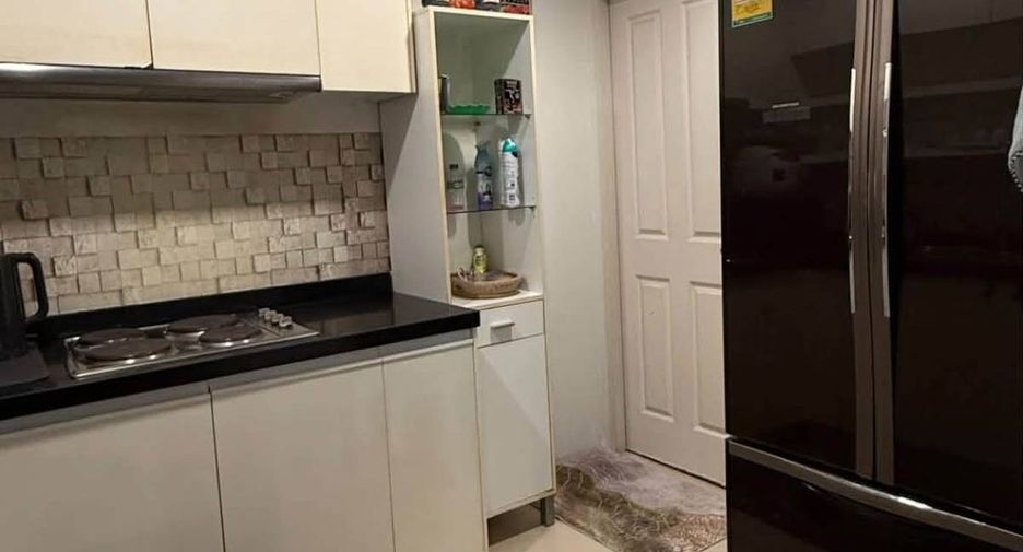 For rent 3 bedrooms condo in Huai Khwang, Bangkok