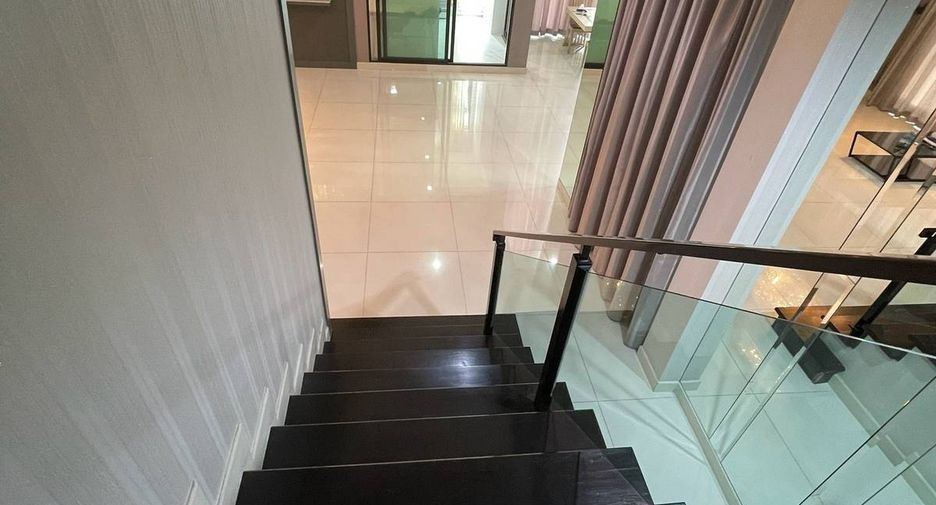 Casa en alquiler de 7 habitaciones en Wang Thonglang, Bangkok