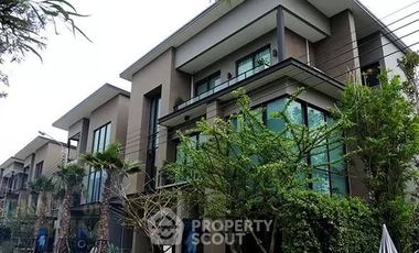 Casa en alquiler de 7 habitaciones en Wang Thonglang, Bangkok