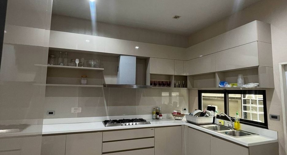 Casa en alquiler de 7 habitaciones en Wang Thonglang, Bangkok