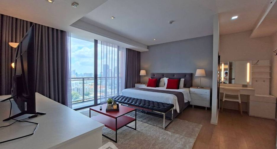 For rent 3 bedrooms condo in Watthana, Bangkok