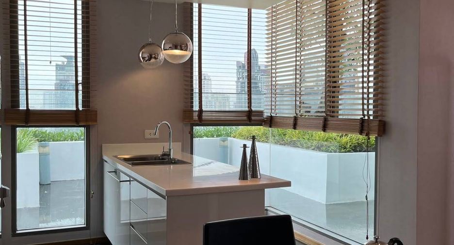 For rent 1 bed condo in Khlong Toei, Bangkok