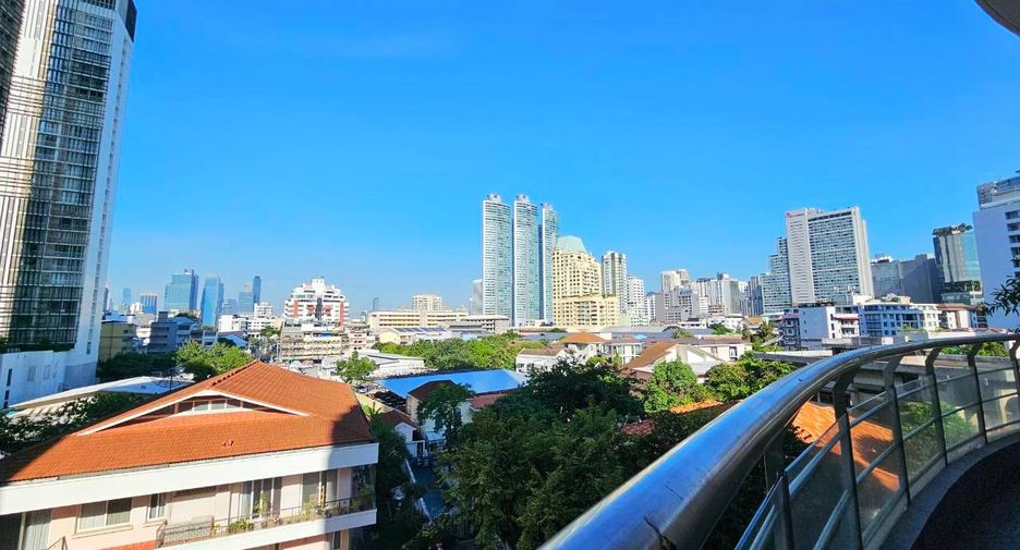For rent 4 bedrooms condo in Khlong Toei, Bangkok