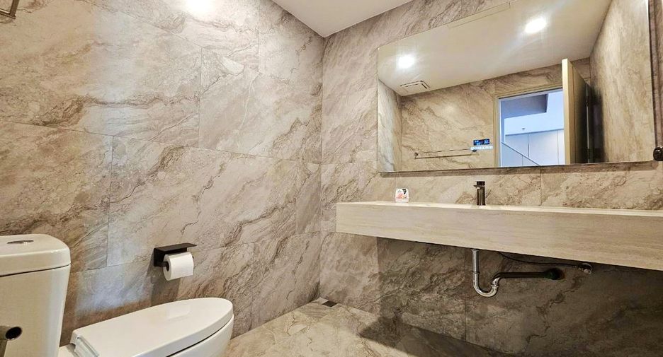 For rent 4 bedrooms condo in Khlong Toei, Bangkok