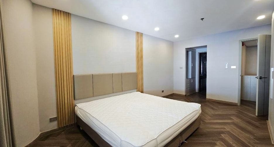 For rent 4 bedrooms condo in Khlong Toei, Bangkok