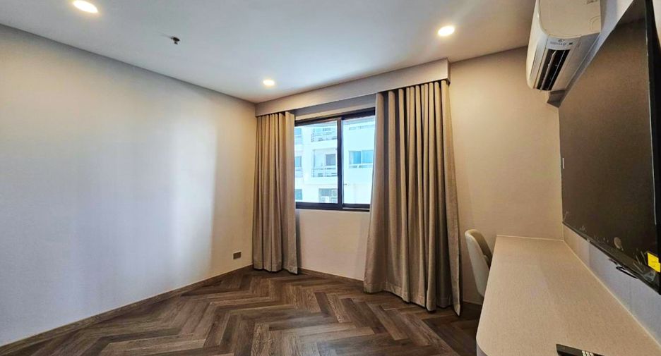 For rent 4 bedrooms condo in Khlong Toei, Bangkok