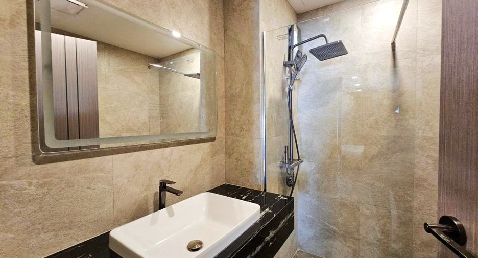 For rent 4 bedrooms condo in Khlong Toei, Bangkok