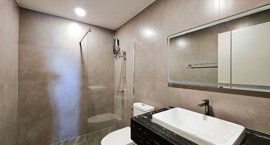 For rent 4 bedrooms condo in Khlong Toei, Bangkok