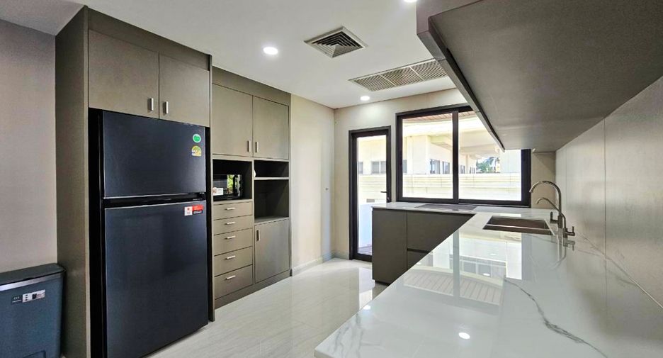 For rent 4 bedrooms condo in Khlong Toei, Bangkok