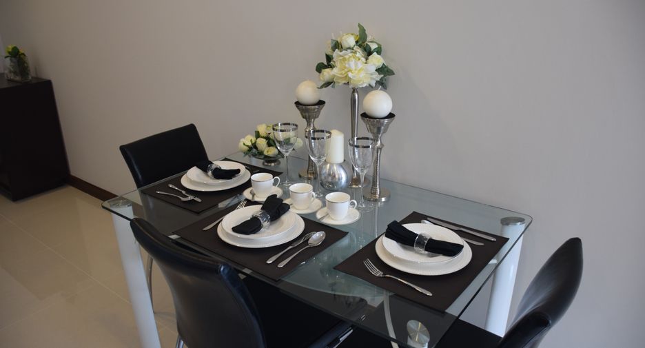 For rent 2 bedrooms condo in Watthana, Bangkok