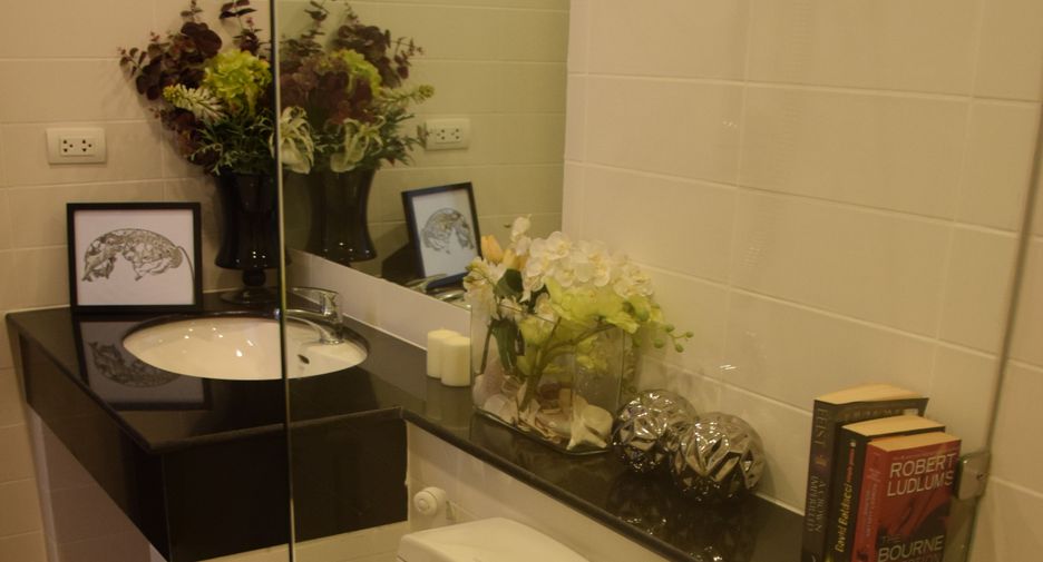 For rent 2 bedrooms condo in Watthana, Bangkok