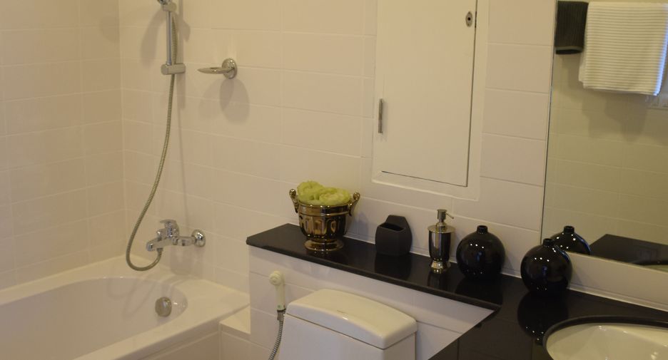 For rent 2 bedrooms condo in Watthana, Bangkok