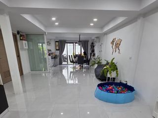 For rent and for sale 3 bedrooms townhouse in Watthana, Bangkok