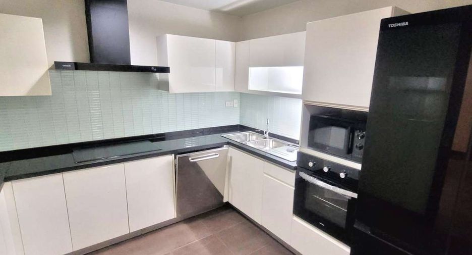 Condo en alquiler de 3 habitaciones en Watthana, Bangkok