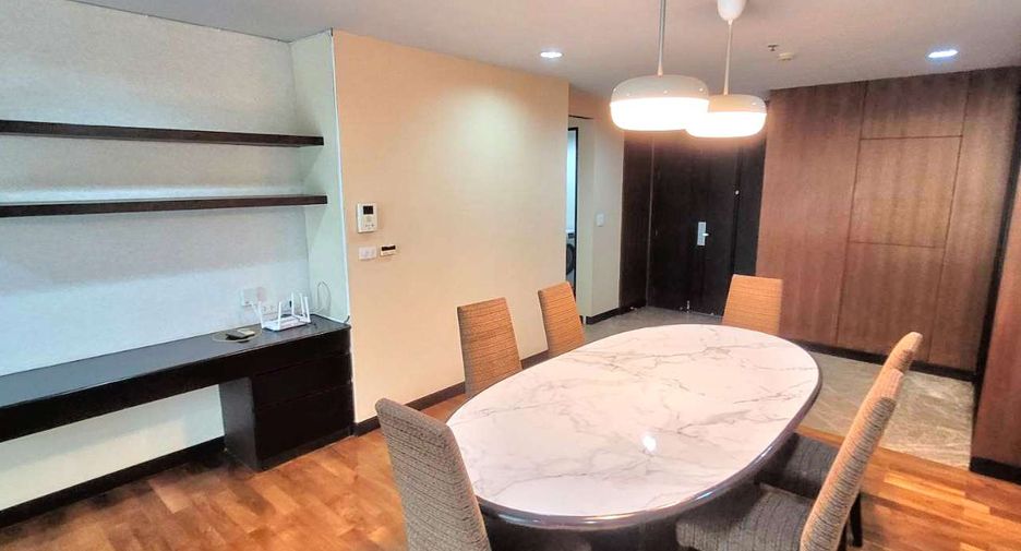 Condo en alquiler de 3 habitaciones en Watthana, Bangkok