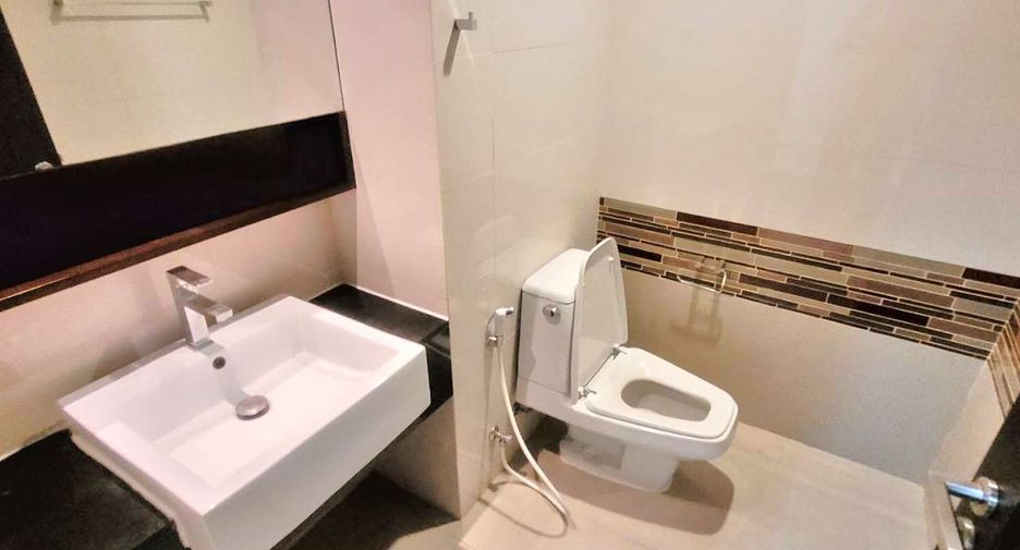 Condo en alquiler de 3 habitaciones en Watthana, Bangkok