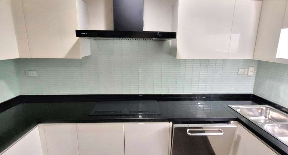 Condo en alquiler de 3 habitaciones en Watthana, Bangkok