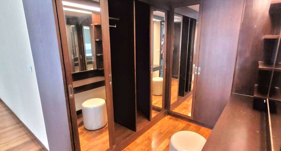 Condo en alquiler de 3 habitaciones en Watthana, Bangkok