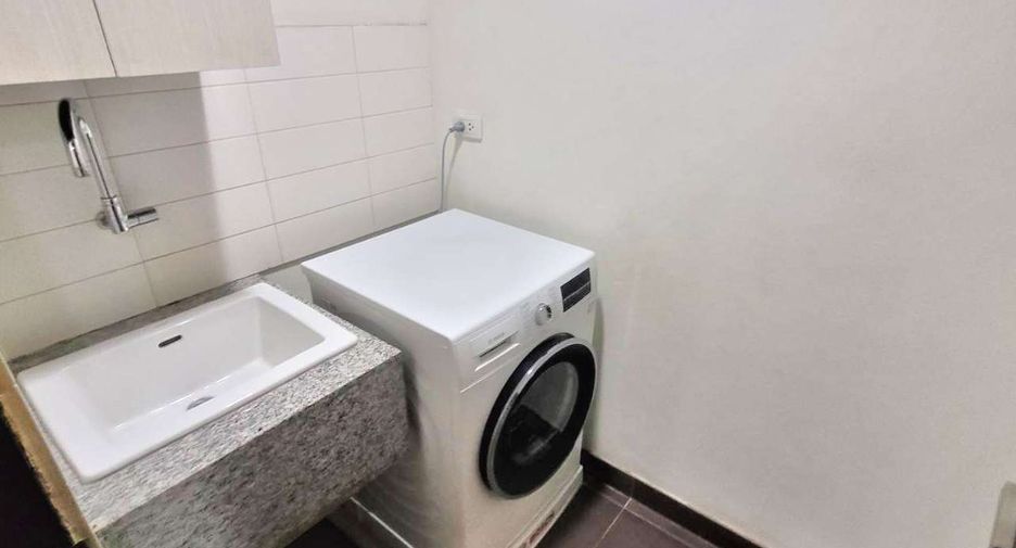Condo en alquiler de 3 habitaciones en Watthana, Bangkok