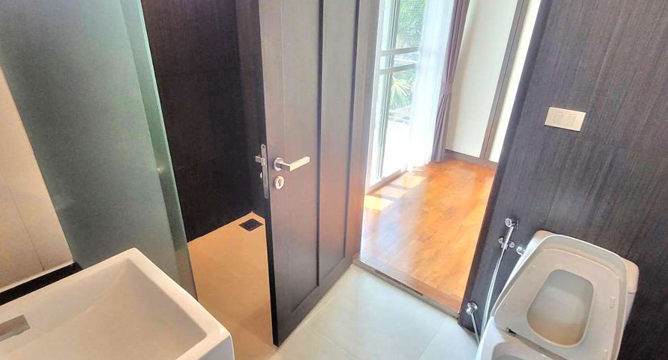 Condo en alquiler de 3 habitaciones en Watthana, Bangkok