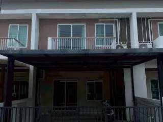 Casa adosada en alquiler de 3 habitaciones en San Sai, Chiang Mai