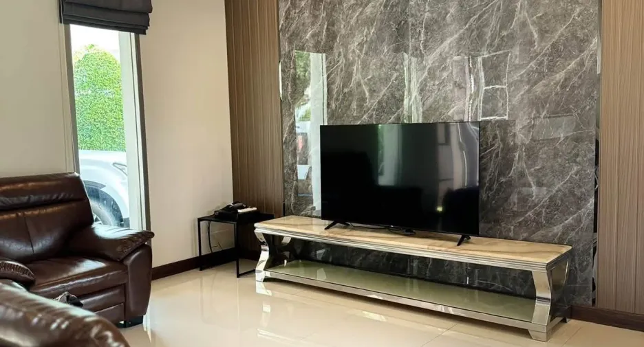 Casa en alquiler de 3 habitaciones en Hang Dong, Chiang Mai