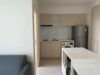 À louer 2 chambres condo à Huai Khwang, Bangkok