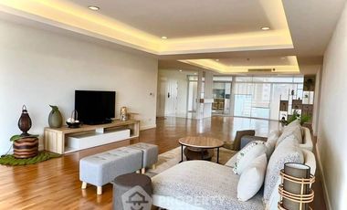 For sale 4 bedrooms condo in Watthana, Bangkok
