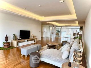 For sale 4 bedrooms condo in Watthana, Bangkok
