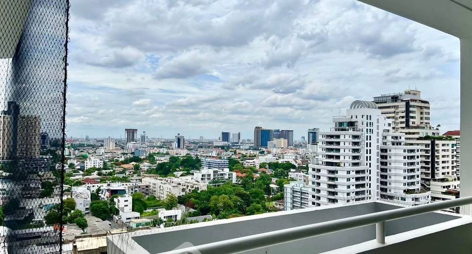 For sale 4 bedrooms condo in Watthana, Bangkok